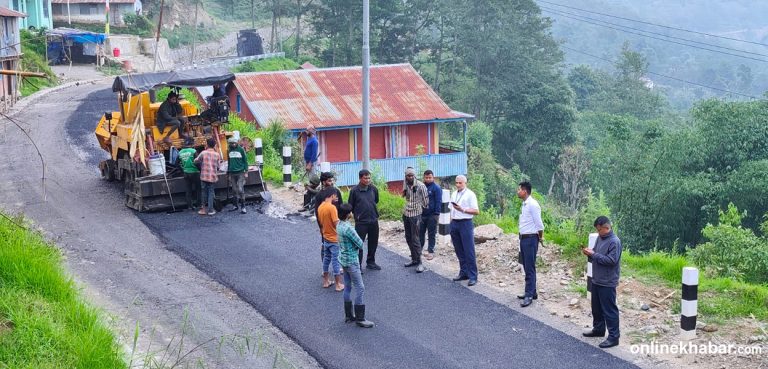 जनश्रमदानबाट खनिएको सडक विश्व बैंकको सहयोगमा कालोपत्रे सुरु