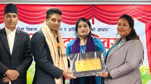 अनलाइनखबरकर्मी कोइराला सम्मानित