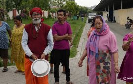 विस्थापित सुकुमवासीहरू उजुरी लिएर राष्ट्रिय मानव अधिकार आयोग पुगे