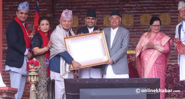वरिष्ठ कलाकार मदनकृष्ण श्रेष्ठलाई चलचित्र दीर्घ साधना सम्मान