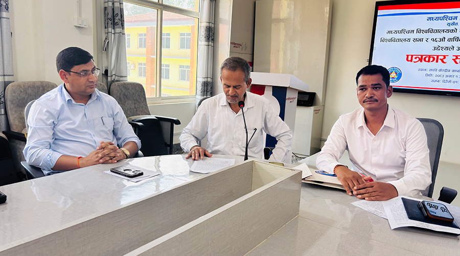 मध्यपश्चिम विश्वविद्यालयका १ हजार ९२८ विद्यार्थी दीक्षित हुँदै