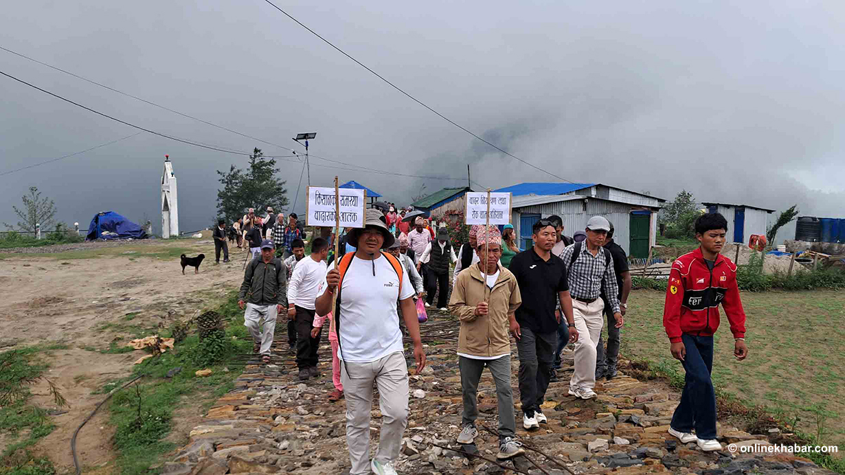 खोटाङका किसानको प्रश्न : जनता ठूलो कि बाँदर ? 