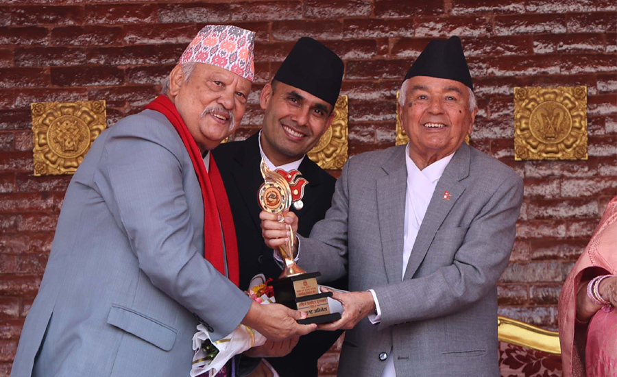 ७२ वर्षमा उत्कृष्ट अभिनेताको अवार्ड जितेपछि नीर शाह : अभिनयलाई उमेरले हेर्नु हुँदैन