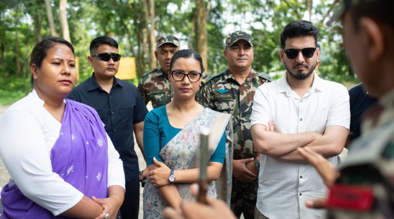 निर्वाचन क्षेत्रमा पर्ने सडकको स्थलगत निरीक्षणमा दुई मन्त्री लिएर पुगिन् सोबिता
