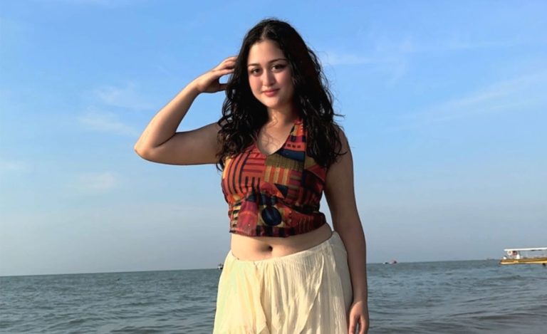 अञ्जु पन्तकी छोरी पारितोषिकाले फिल्ममा डेब्यू गर्दै, साइन गरिन् ‘तीन तिघ्रे, क्या बिग्रे’