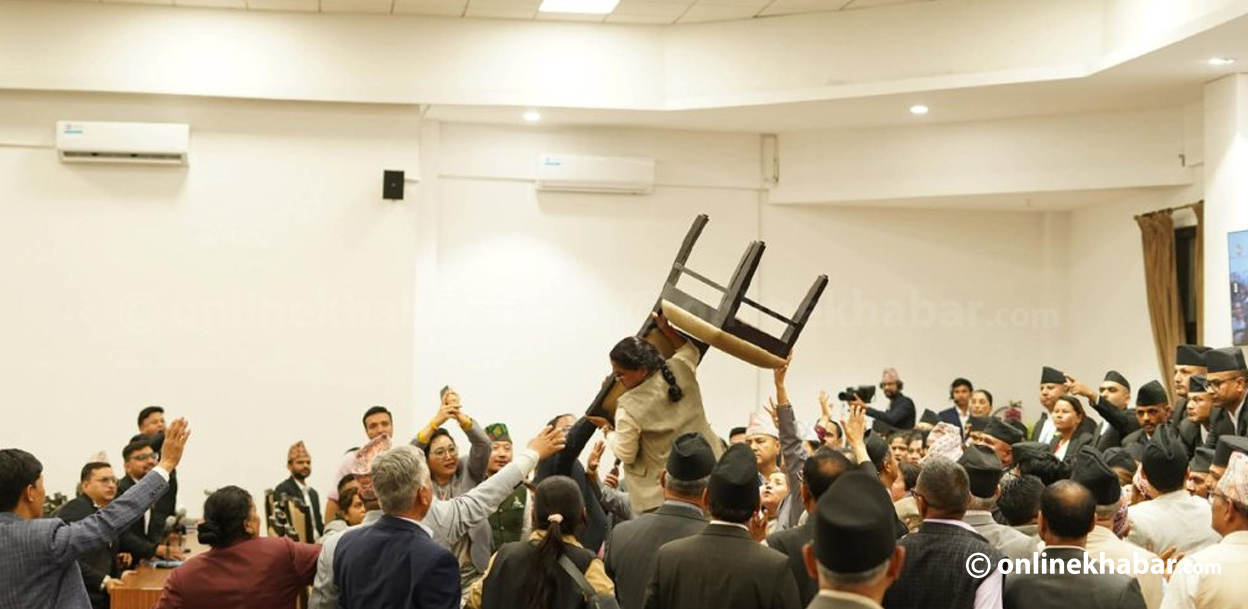 संसद्लाई सत्ताको चोट, प्रतिपक्षको नुनचुक संसद्लाई सत्ताको चोट, प्रतिपक्षको नुनचुक