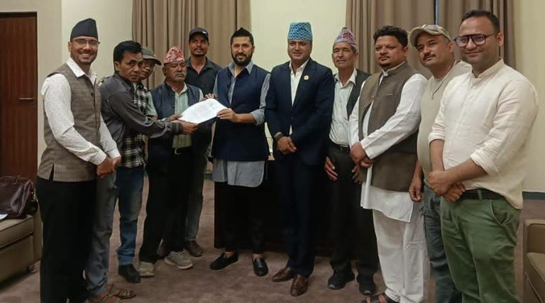 कञ्चनपुरका आरक्ष पीडितको माग गूरा गर्ने रवि लामिछानेको प्रतिबद्धता