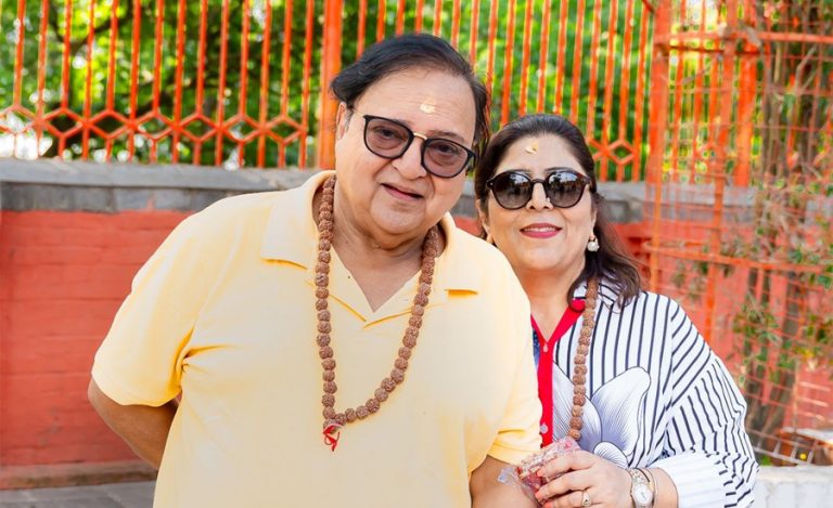 बलिउड स्टार राकेश वेदीले गरे पशुपति दर्शन