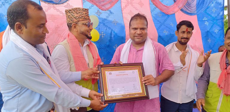 रातो खोला बाढी प्रभावित ७३ परिवारलाई घर हस्तान्तरण