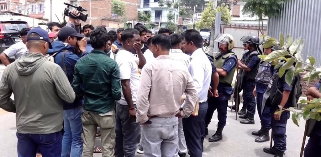 रास्वपा केन्द्रीय कार्यालय अगाडि प्रदर्शन