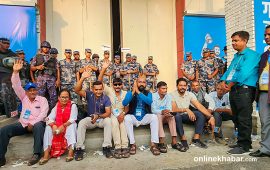रास्वपा महाधिवेशन : मतदान गर्न नपाएपछि धर्ना (तस्वीरहरू)