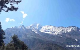 सगरमाथाको अँगालोमा