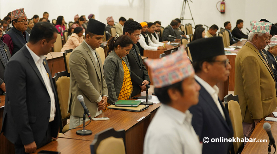 संसद्‍मा विरोधको नयाँ शैली, विपक्षीले गरे शहीदको सम्झनामा ५ 