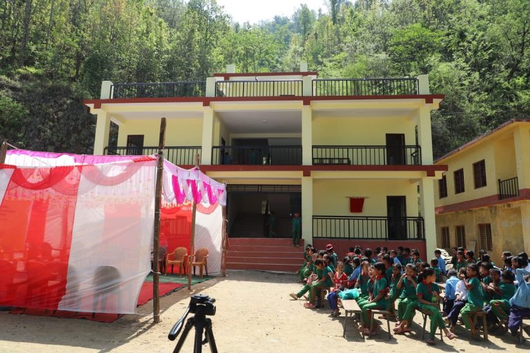सिद्धार्थ बैंकद्वारा जनप्रिय आधारभूत विद्यालयको भवन पुनर्निर्माण गरी हस्तान्तरण