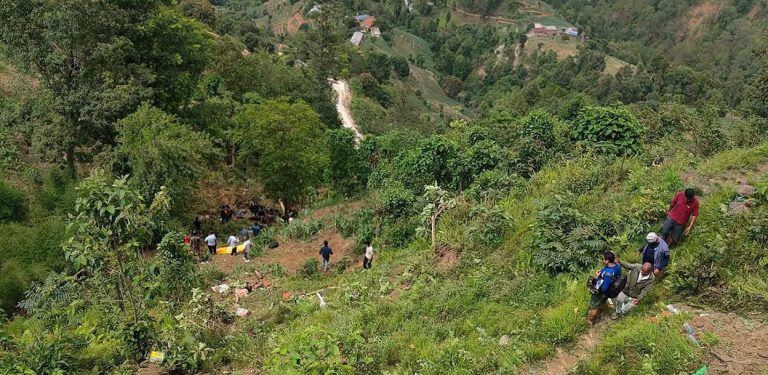 काभ्रेको बुच्चाकोटमा बस दुर्घटना, ७ जनाको मृत्यु