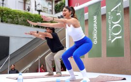 फिटनेस अभिनेत्री शिल्पा शेट्टीले सिकाइन् योग (तस्वीर)