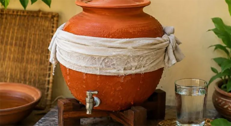 माटोको भाँडामा राख्दा पनि चिसो भइरहेको छैन पानी ? अपनाउनुहोस् यी उपाय
