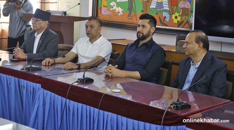 सर्वदलीय बैठकमा प्रचण्ड : प्रधानमन्त्रीले तत्काल सर्वदलीय संवाद थाल्नुपर्छ