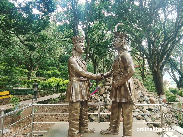 सन्धिखर्कको इतिहास झल्काउन शान्ति बगैँचामा अर्घा र खाँचीका राजाको सालिक स्थापना