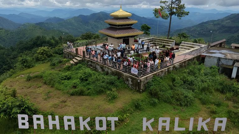बहाकोट कालिका मन्दिरलाई पर्यटकीय गन्तव्य बनाउने अभियानमा जुटे पूर्व सहपाठी