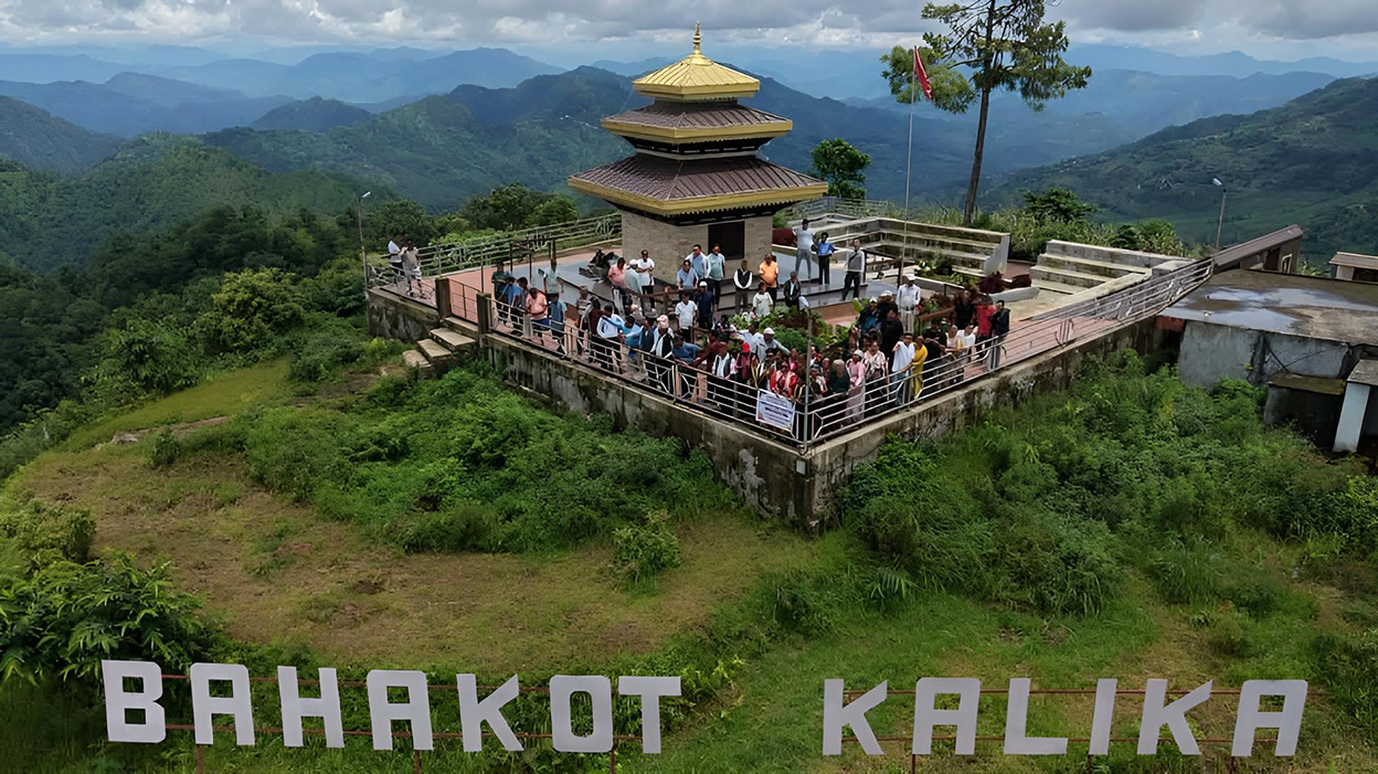 बहाकोट कालिका मन्दिरलाई पर्यटकीय गन्तव्य बनाउने अभियानमा जुटे पूर्व सहपाठी