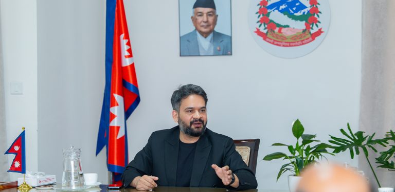 मधेशका सांसदहरूसँग पनि थाले प्रधानमन्त्रीले छलफल