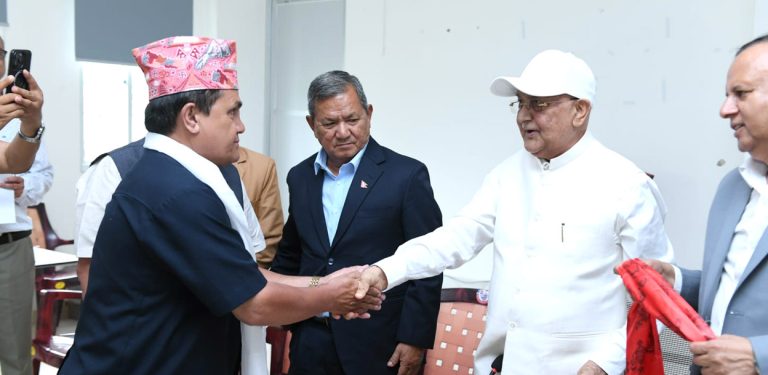 घुसकाण्डमा दोषी ठहर भएका पूर्वसभासद कार्की एमाले प्रवेश