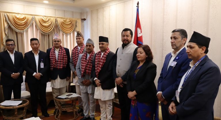 विद्युत् नियमन आयोगका नवनियुक्त पदाधिकारीले लिए सपथ
