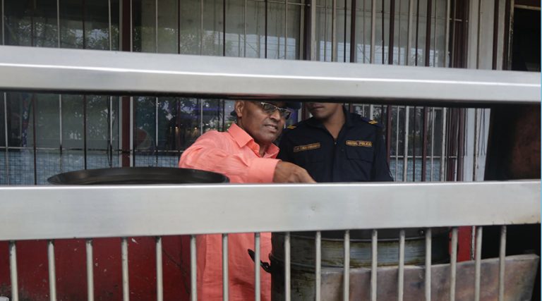 धनुषाका १० होटलमा गृहमन्त्री महतोको छड्के, चार होटललाई जरिबाना