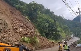 पहिरोले अवरुद्ध चितवनतर्फको सडक खुल्यो, धादिङतर्फ अझै अवरुद्ध