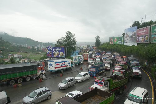 खुले काठमाडौंका नाका, नागढुंगामा चाप (तस्वीरहरु)