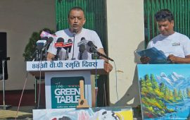 ५ किलोमिटर दौडिएपछि गगनले भने- ‘गाडीमा ब्रेक नहुनेले सरकार र दौडमा ब्रेक नहुनेले प्रतिपक्ष चलाउने’