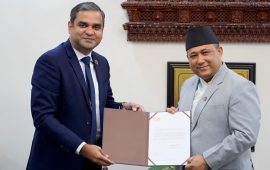 नेपालका लागि युएनएफपीएका नवनियुक्त प्रतिनिधि श्रीराम हरिदासद्वारा ओहदाको प्रमाणपत्र पेस