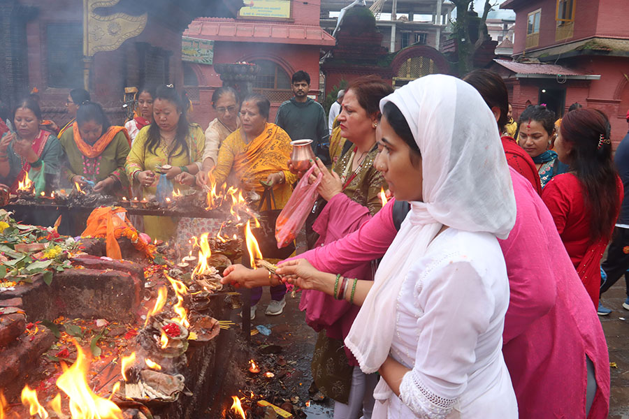 हरिशयनी एकादशीमा देशभरका नारायण मन्दिरमा भक्तजनको घुइँचो