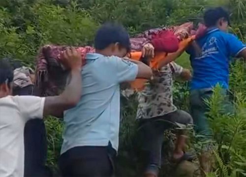 खराब मौसमले एयर एम्बुलेन्स नपुग्दा गर्भवतीलाई पैदलमार्गबाट अस्पताल पठाइयो