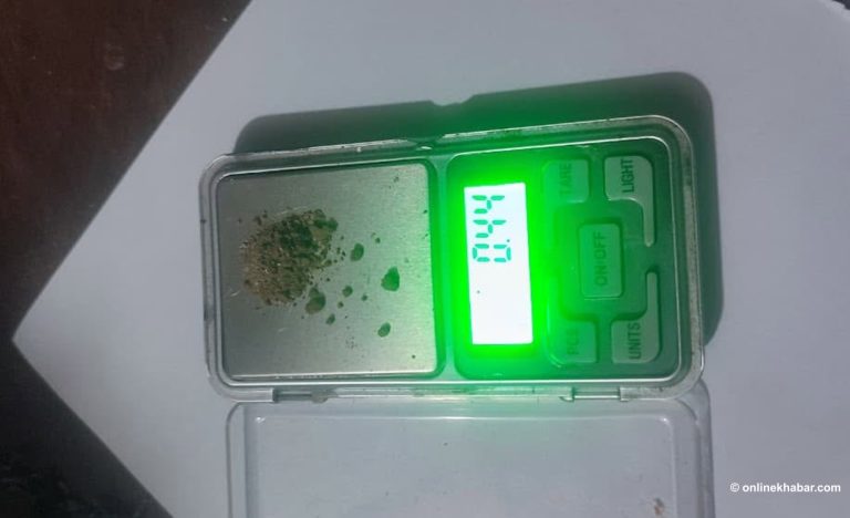 डोल्पामा खैरो हेरोइनसहित २ जना पक्राउ
