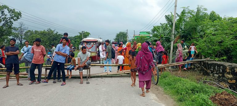 सप्तरीमा स्थानीयले गराए हुलाकी सडक अवरुद्ध
