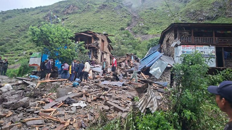 हुम्लाको पुलुमा पहिरो : ३ वर्षीय बालकको मृत्यु, ७ घरपरिवार विस्थापित