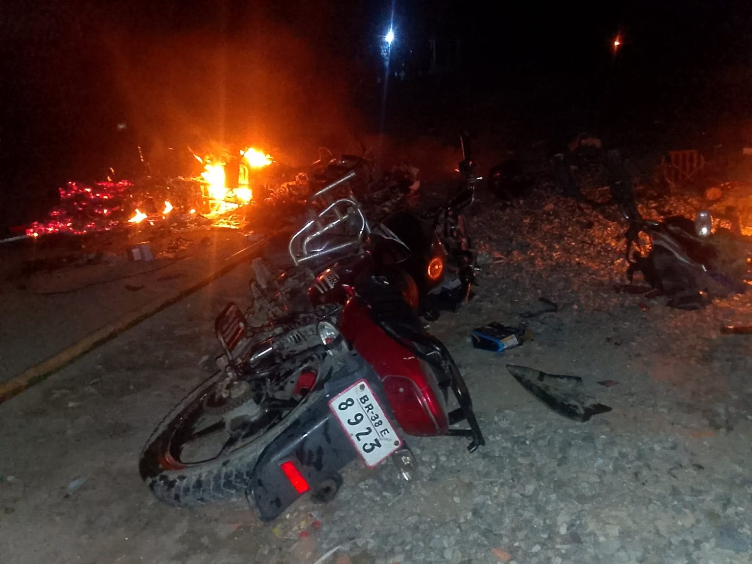 सुनसरीमा मध्यरातमा झडप : प्रहरीको गोली लागेर एक जनाको मृत्यु, १६ जना घाइते