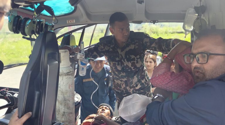 बझाङ जीप दुर्घटनाका घाइतेको हेलिकप्टरमार्फत उद्धार