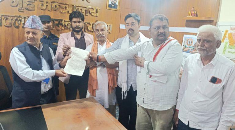 कांग्रेस सांसद शाह र कृष्णनगरका मेयरमाथिको जाहेरी फिर्ता लिन माग गर्दै ज्ञापनपत्र