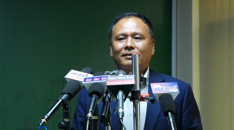 स्वकीय सचिव र सल्लाहकारले मन्त्रालय भरिएका छन्, कर्मचारीलाई बस्ने ठाउँ छैन : कुलमान