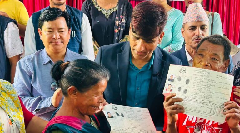 चितवनको इच्छाकामनामा लालपुर्जा वितरण, ३४ परिवार बने जग्गाधनी