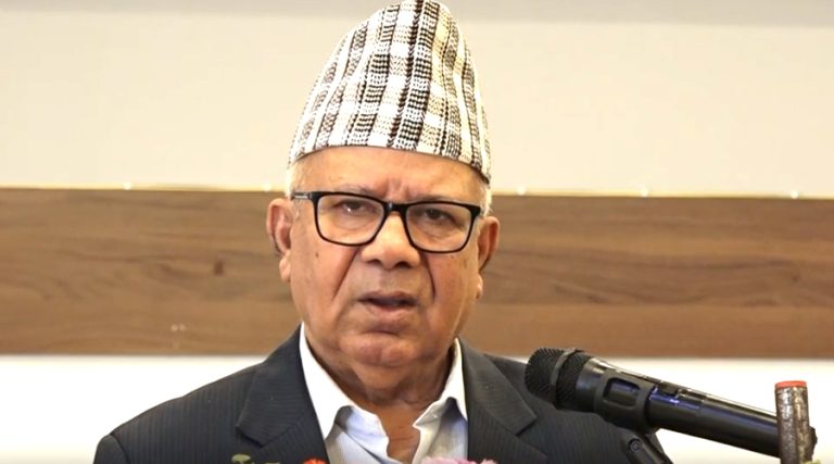 सरकार तमासा बन्द गरोस्, गाडी लगेर मिडिया हाउस अगाडि नराखोस् : माधव नेपाल