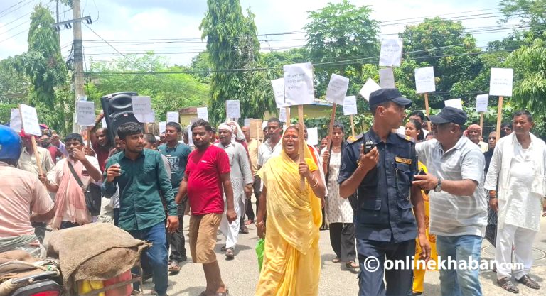 जनकपुरमा मिटरब्याजीलाई कारबाहीको माग गर्दै प्रदर्शन
