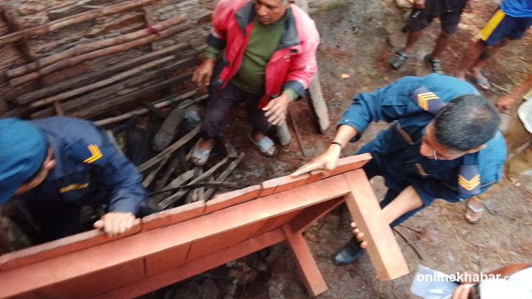 बैतडीमा घर भत्किँदा तीन जना घाइते