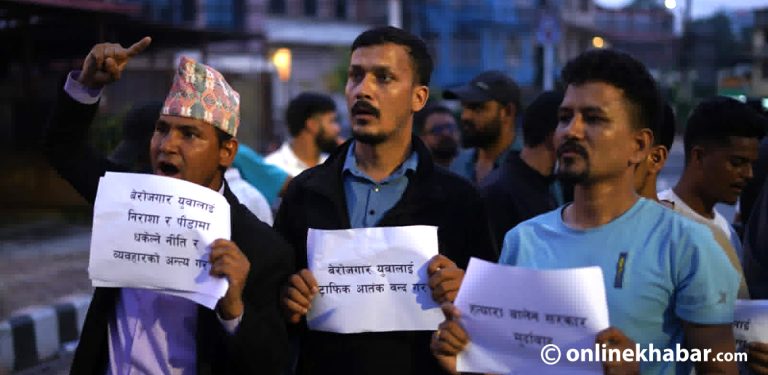 गणेश नेपालीको न्यायका लागि राहदानी विभागअगाडि प्रदर्शन (तस्वीरहरू)
