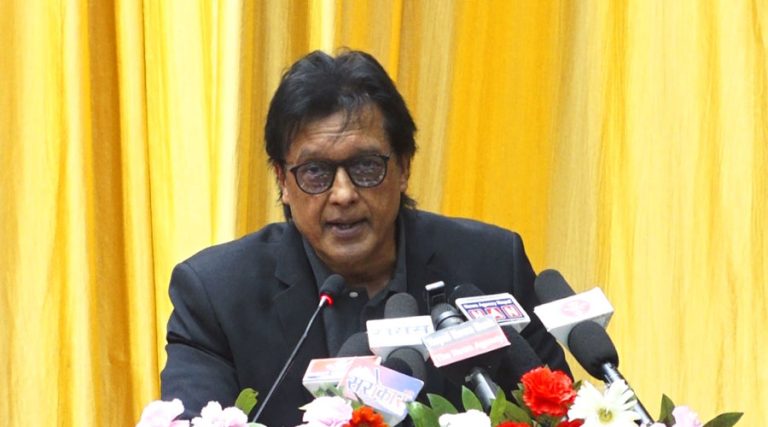 सबैले एकैपटक अघि बढ्न खोज्दा जाम बढ्छ : राजेश हमाल