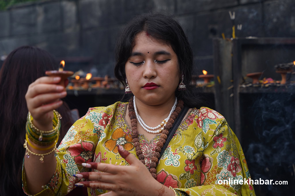 पशुपतिमा साउने सोमबारका दर्शनार्थी (तस्वीरहरु)