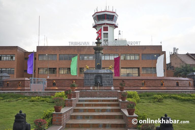 काठमाडौं विमानस्थलबाट ८ किलो गाँजासहित दुई भारतीय महिला पक्राउ
